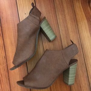 Tan chunky heel